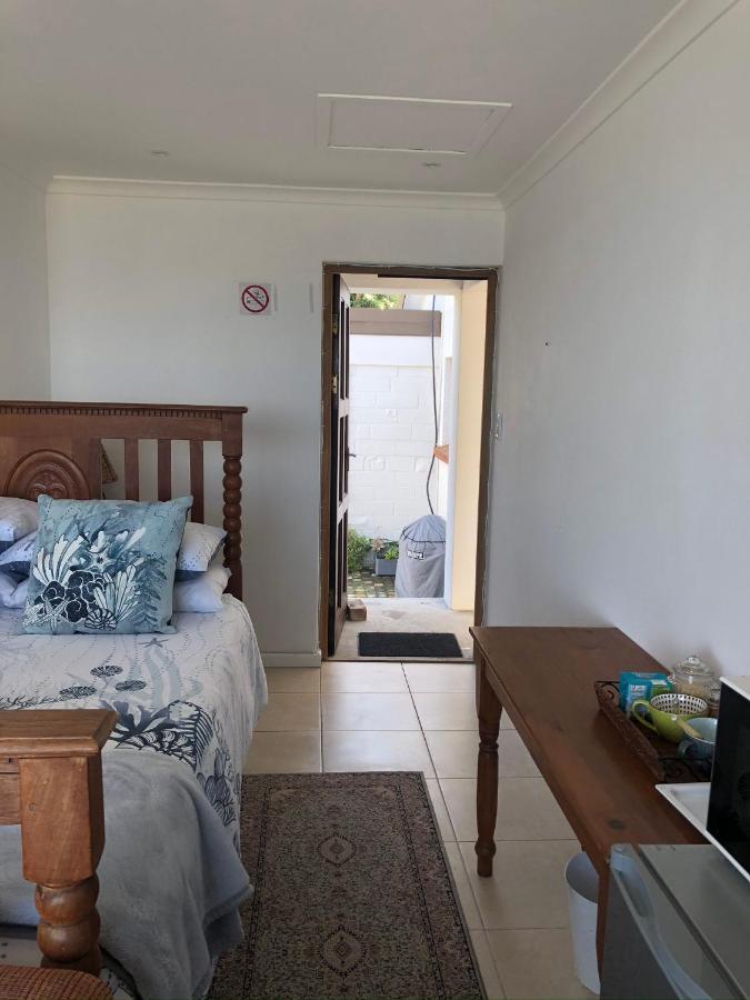Ollava Guesthouse ไซมอนส์ทาวน์ ภายนอก รูปภาพ